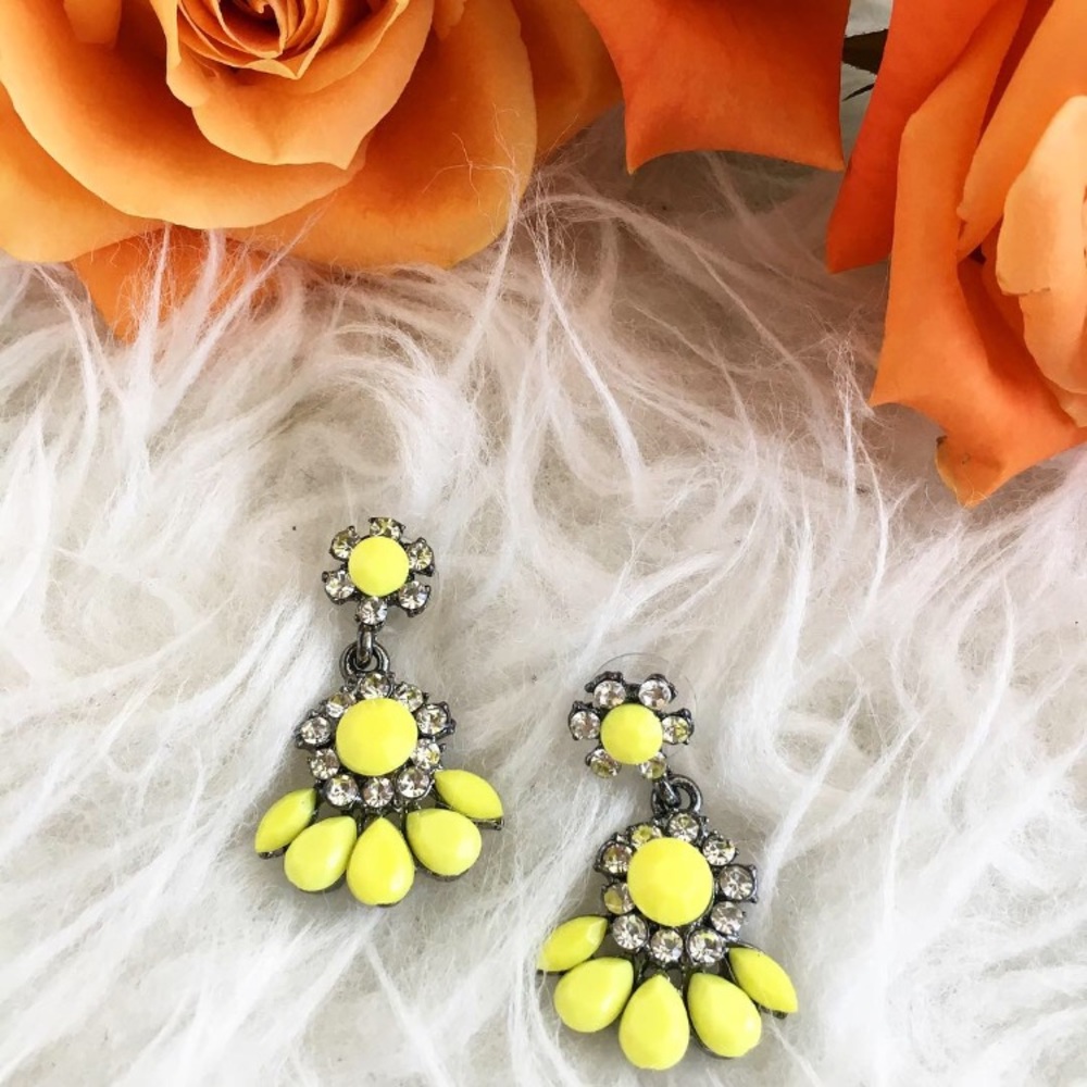 Yellow flower rhinestone earrings