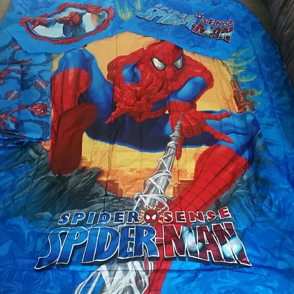 DONATED...Spiderman bed set with matching curtains