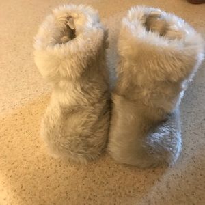 Fur boots size 3