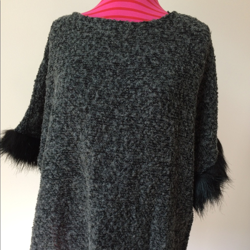 Sweater with fur trim