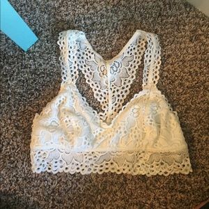 AEO WHITE BRALETTE SIZE M