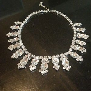 Gorgeous silver/crystal necklace