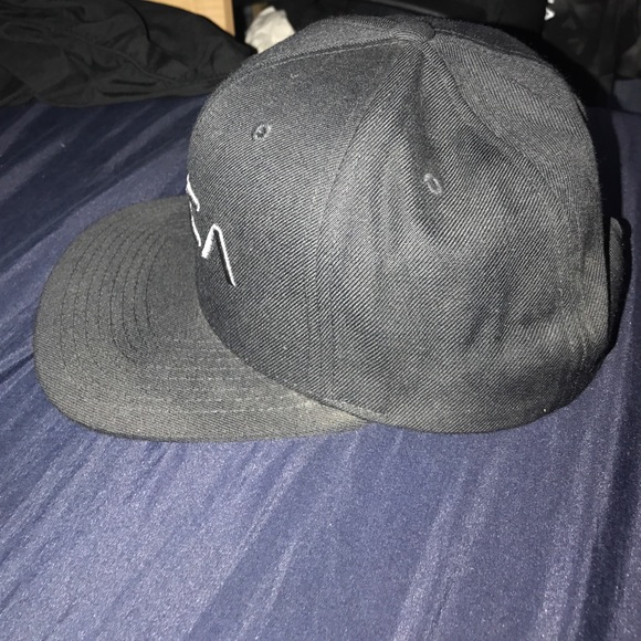 Unisex Black RVCA Snapback Hat - Picture 2 of 4