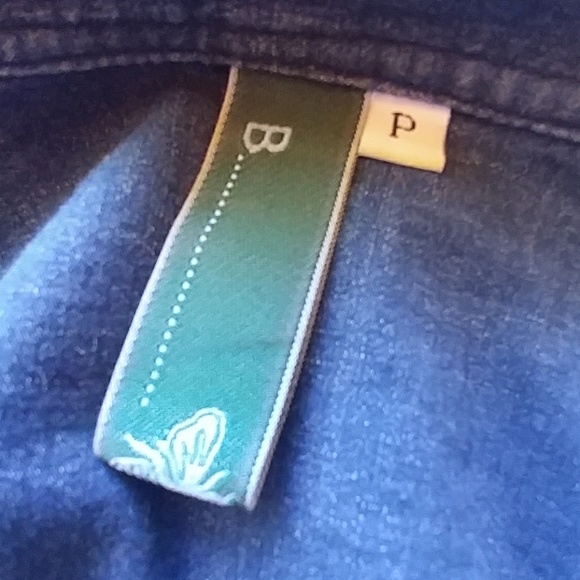 💙Button Down Denim Top - Picture 7 of 8