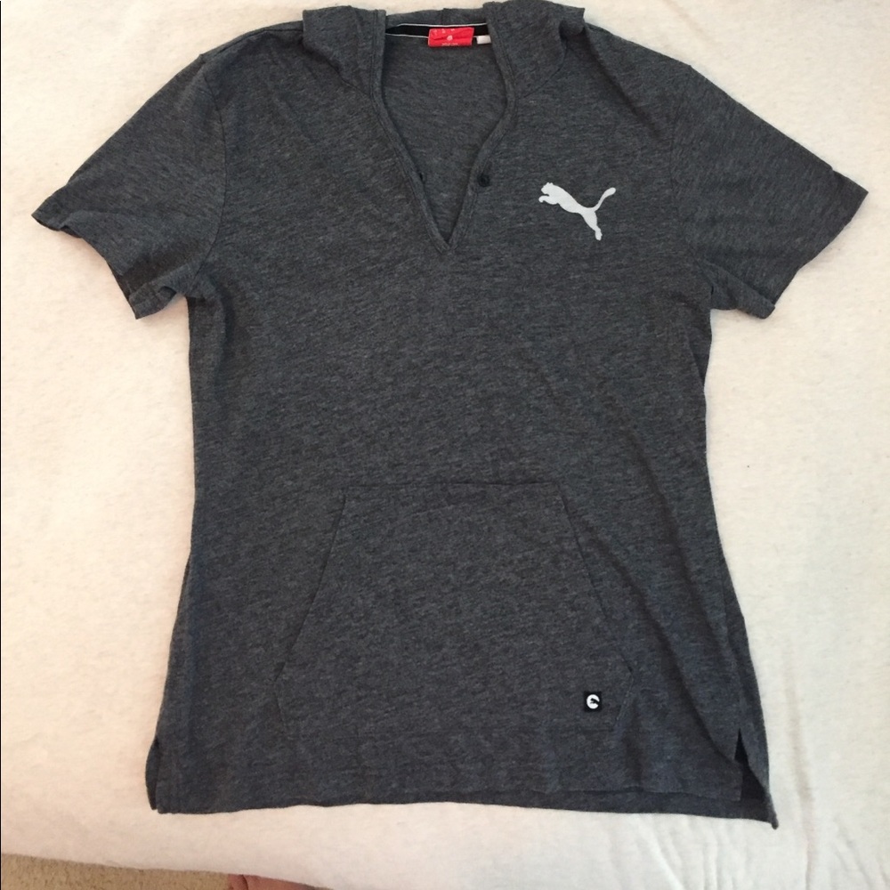 Hooded gray tee shirt with front pocket