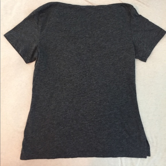 Hooded gray tee shirt with front pocket - Picture 4 of 6