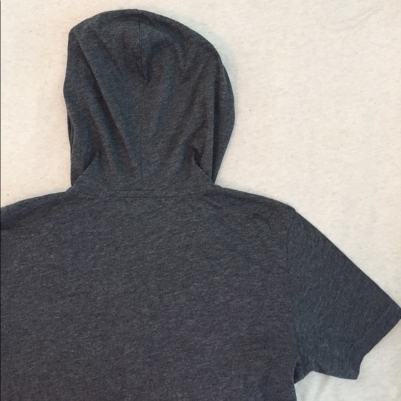 Hooded gray tee shirt with front pocket - Picture 5 of 6