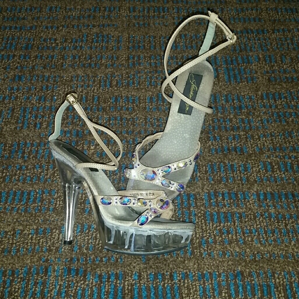 Juno Taupe sandals- Jonathan Kayne