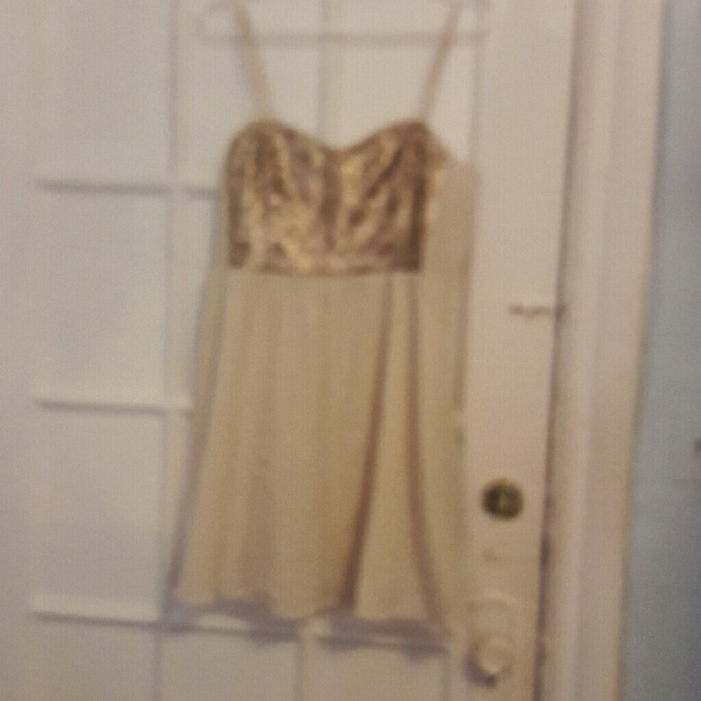 Young  woman  dress.