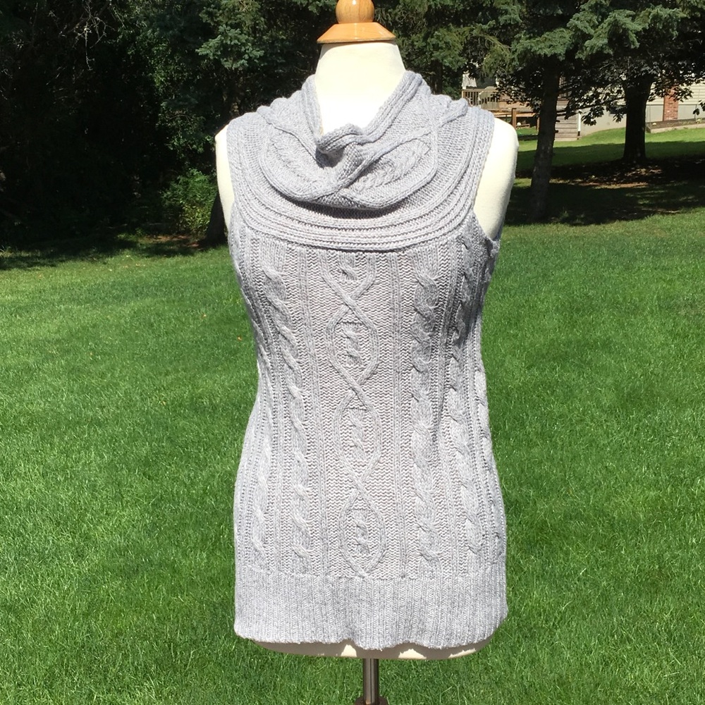 🌻Gray Dots Sleeveless Sweater