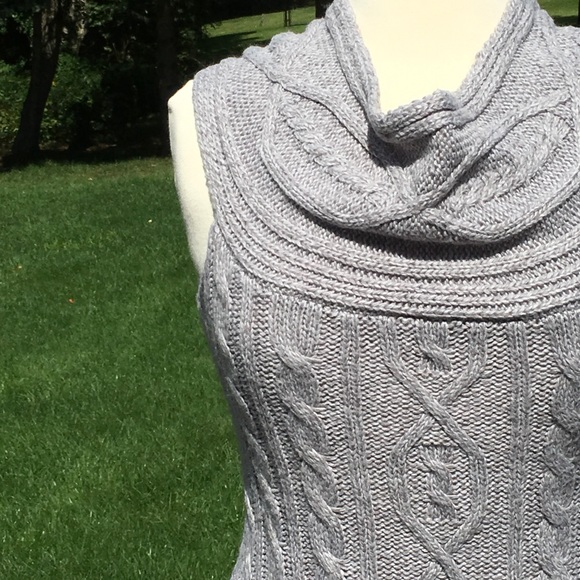 🌻Gray Dots Sleeveless Sweater - Picture 2 of 4
