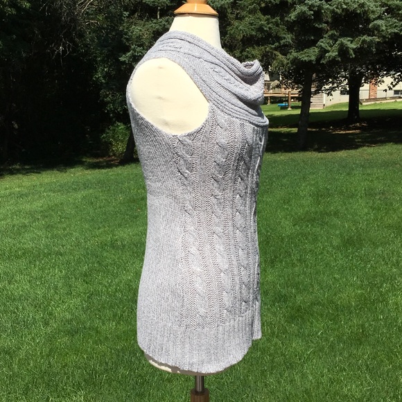 🌻Gray Dots Sleeveless Sweater - Picture 3 of 4
