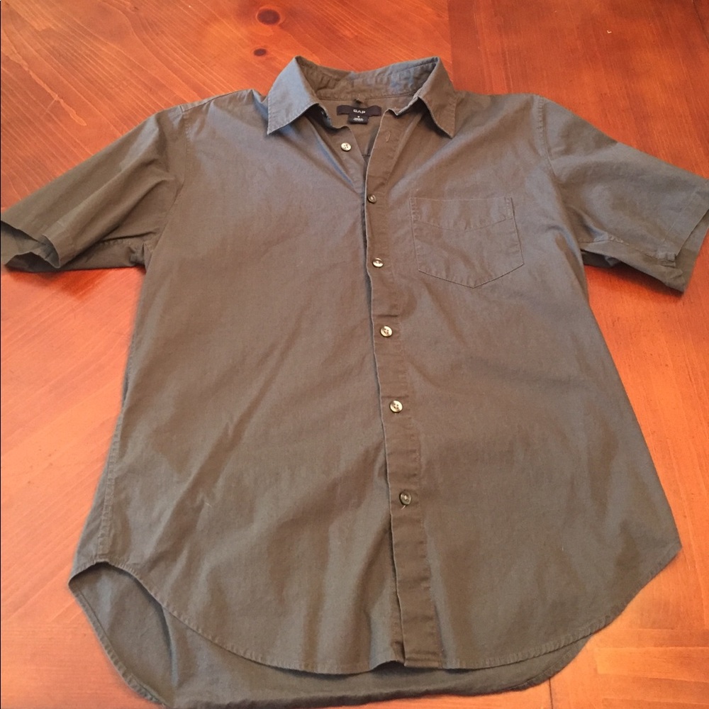 Men's small Gap short sleeve shirt
