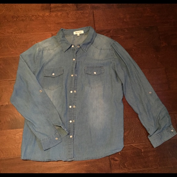 Long sleeve shirt. - Picture 1 of 2