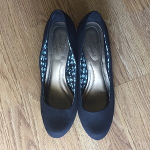 Dexflex comfort flex suede wedges.