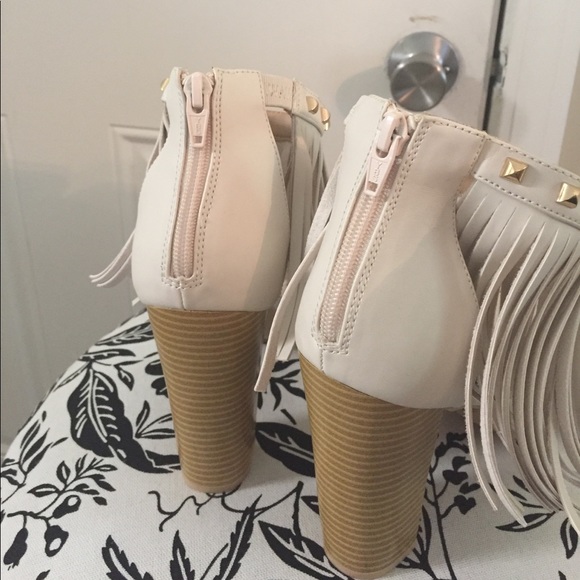 Betseyville fringe heelssize 10.5-11 - Picture 2 of 4