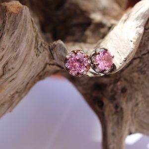 Betsy Johnson Fun & Funky all that glitters studs