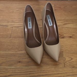 Steve Madden Nude Pointed heel