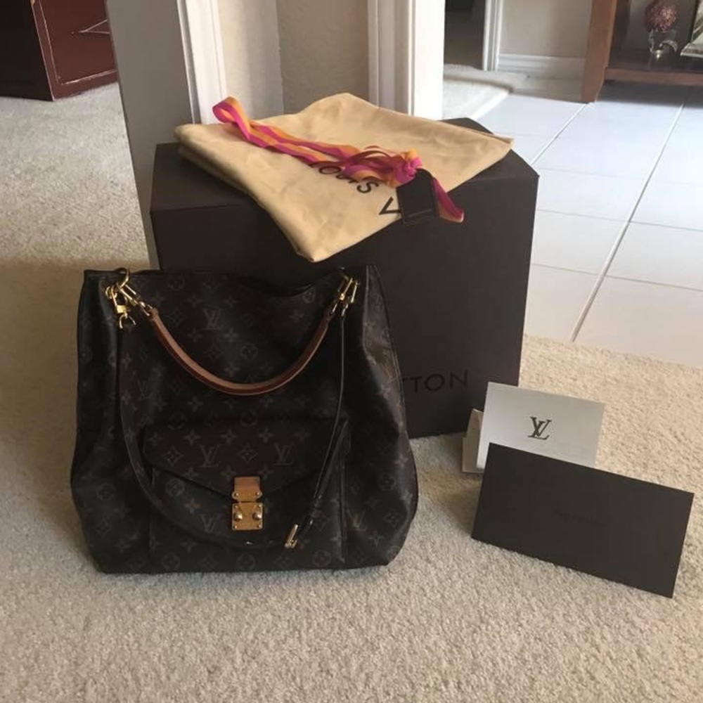 Louis Vuitton Metis Hobo