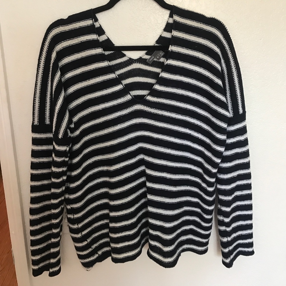 New condition Vince sweater