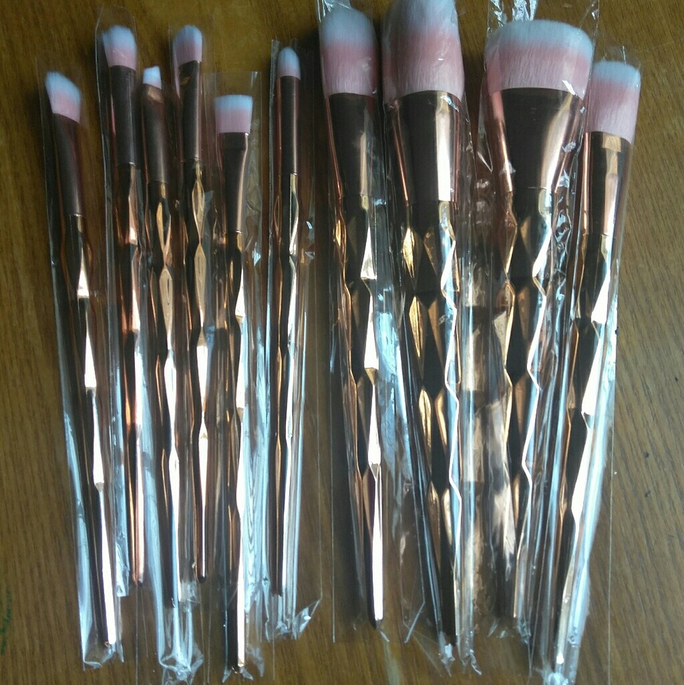 Sale! ❤10 pcs Rose Gold Makeup Brushe