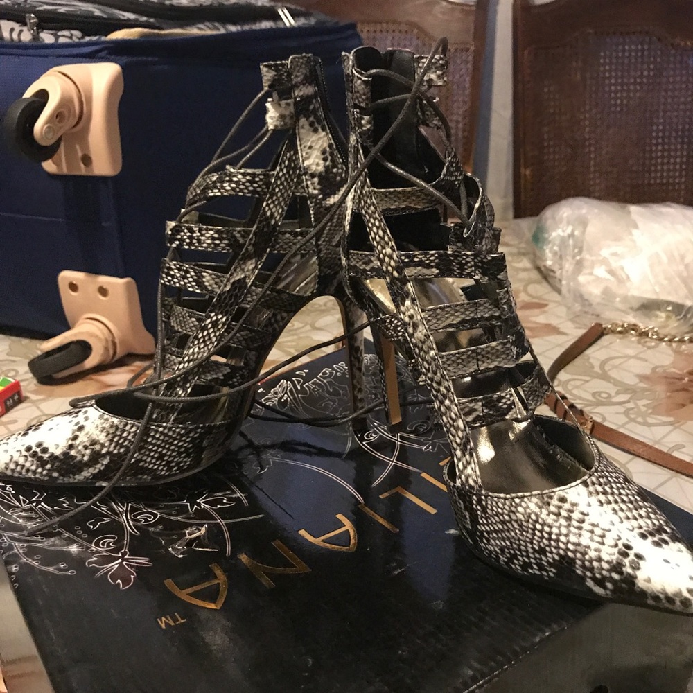 Snake/Python pointed toe heels - Picture 3 of 4