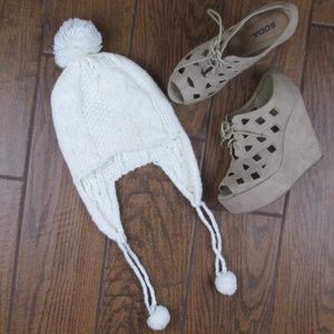 NWOT Creme Pom Pom Beanie Knitted