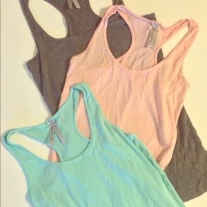 Set of three tank tops