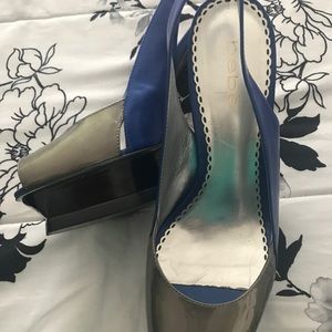 Bebe Gray & Blue heel Sz 8