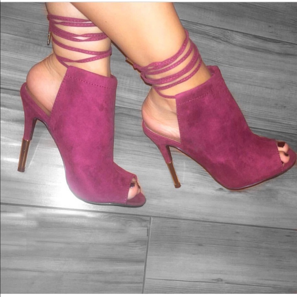 ✨Brooke Burgundy LaceUp Heels✨