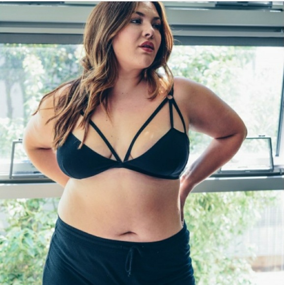 🎉HP!🎉 Last One! Plus Size Strappy Bralette - Picture 3 of 5