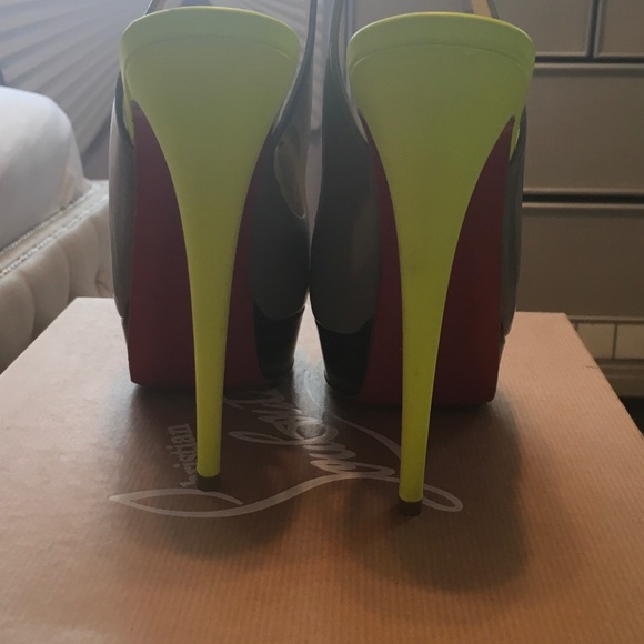 Authentic Christian Louboutin Pumps Size 38 - Picture 2 of 4