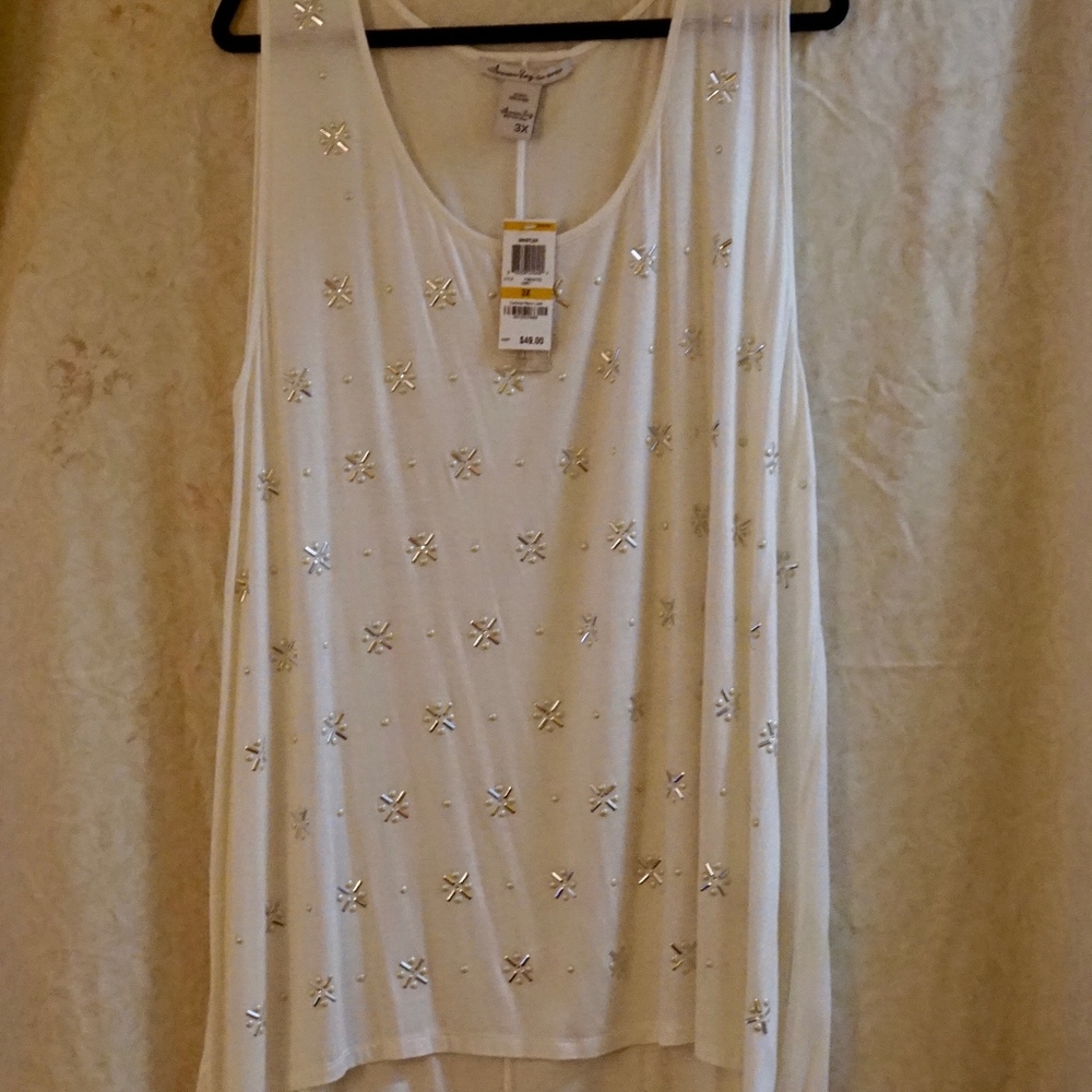 SALE!!!! NWT Snow Flake Tunic