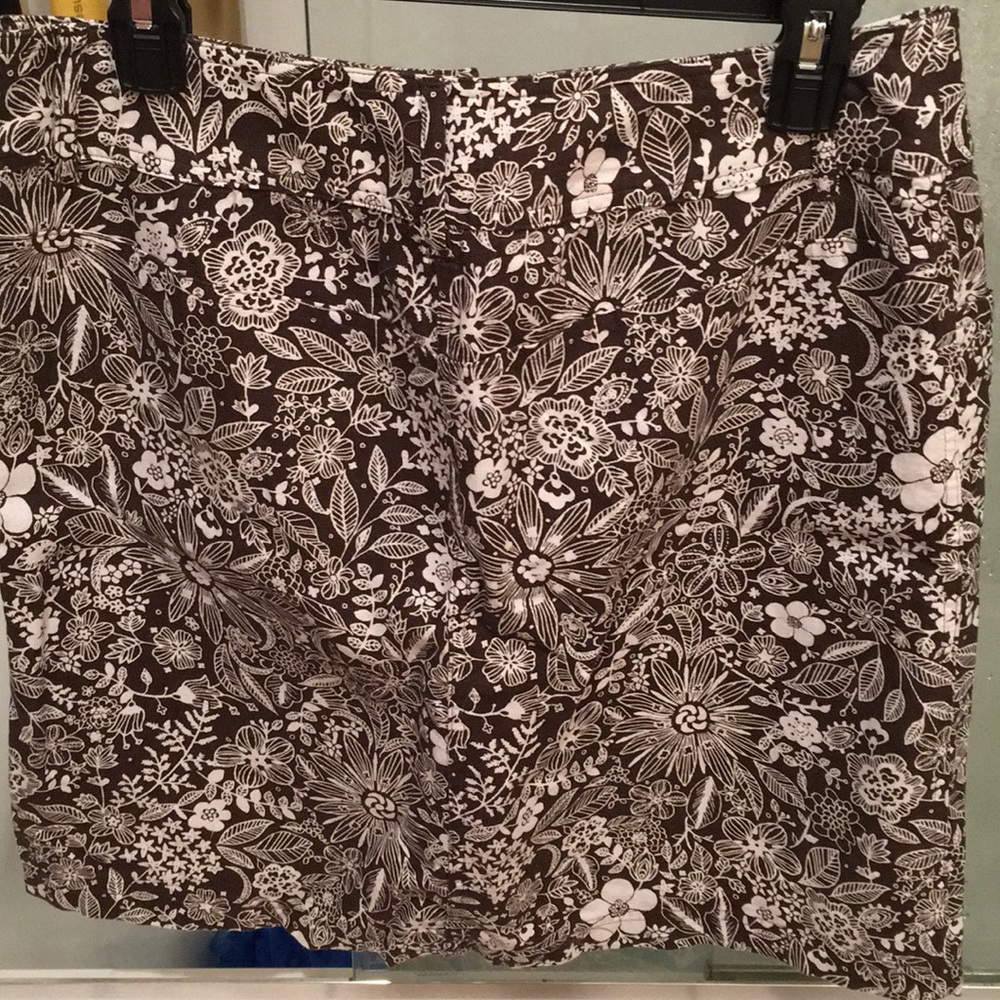NWT CHRISTOPHER AND BANKS SKORT 6 brown flowers - Picture 3 of 6
