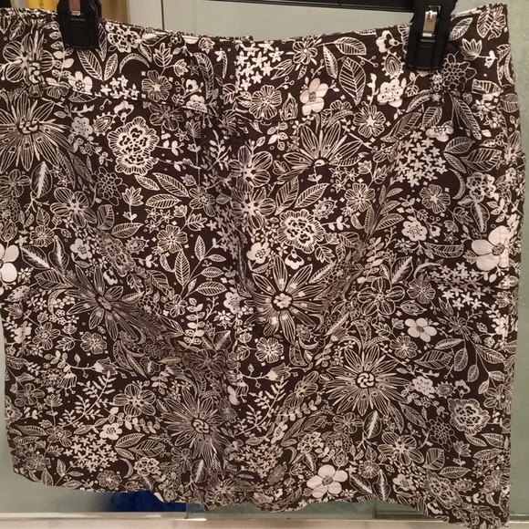 NWT CHRISTOPHER AND BANKS SKORT 6 brown flowers - Picture 3 of 6