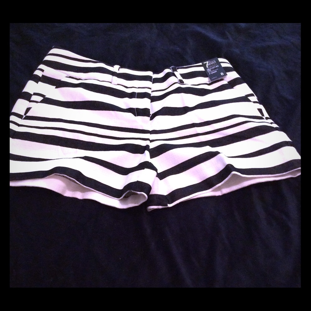 New York & Company Whit w/ black stripes shorts