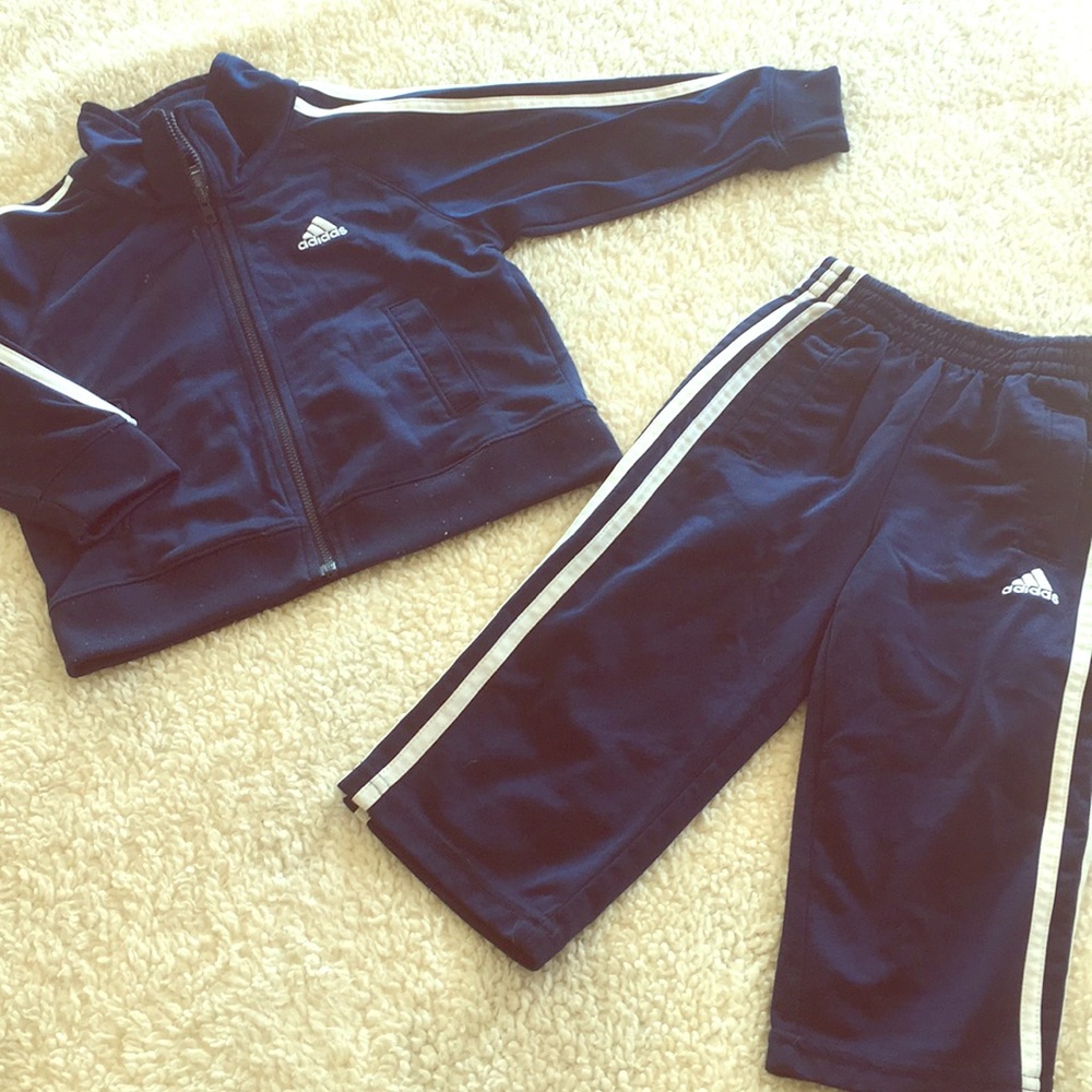 Boys Adidas navy boys track suit 2T