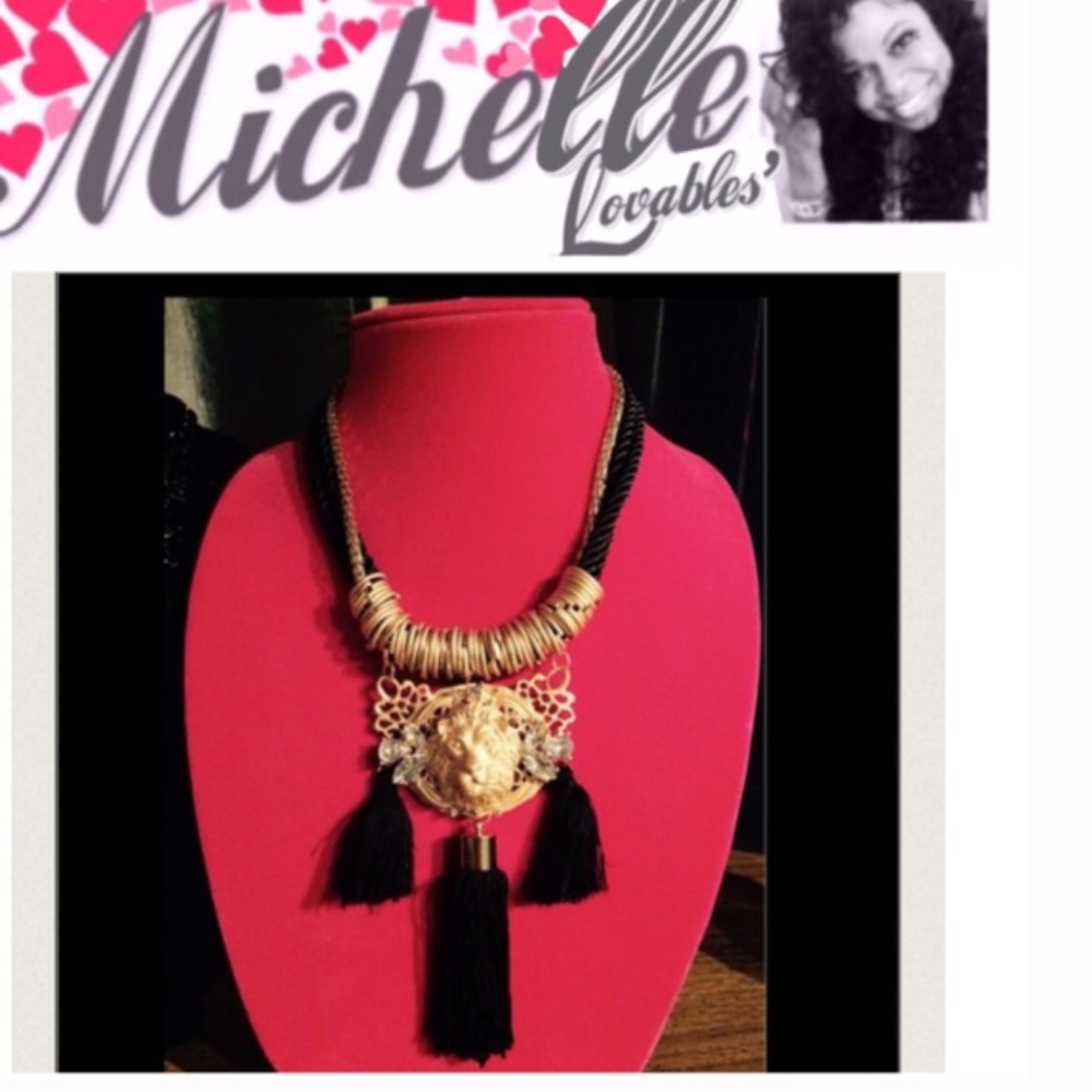 Beautiful lion head tassel necklace