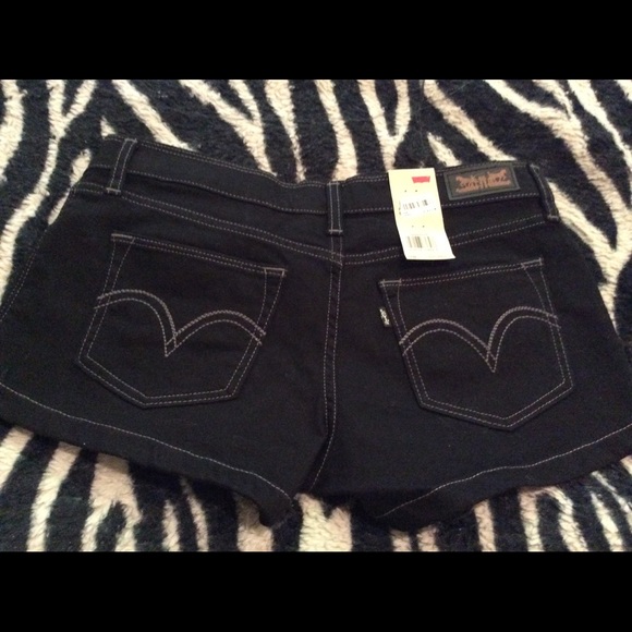 NWT Levi's black jean short shorts - Picture 2 of 3