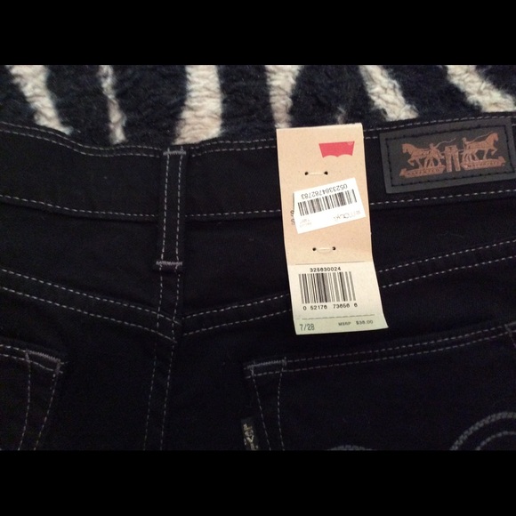 NWT Levi's black jean short shorts - Picture 3 of 3