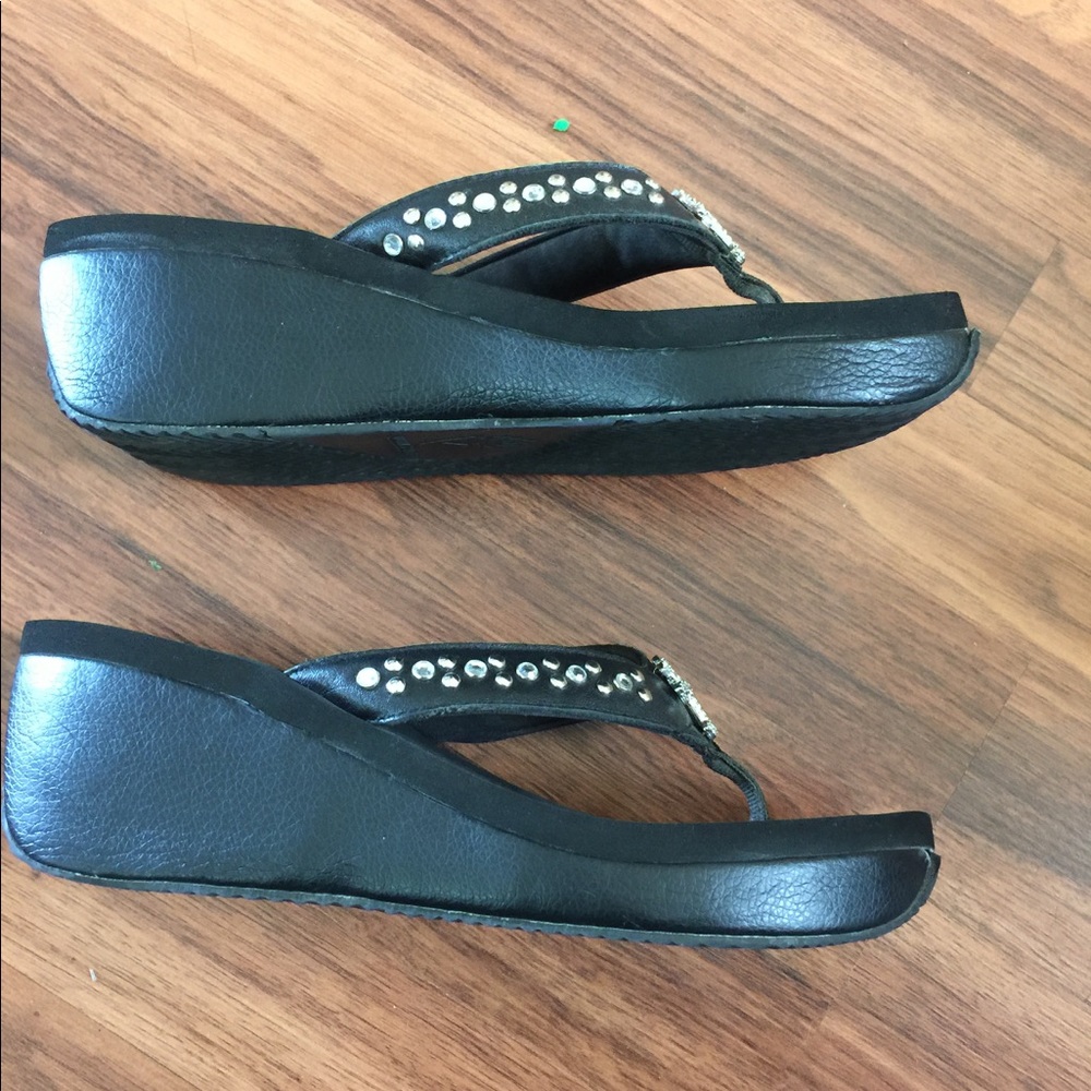Volatile Sandals