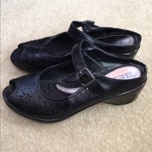 White Mountain Mules size 7.5