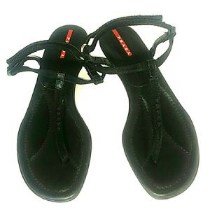 Like new Prada Sz 8 Thong Kitten Heel Sandals!