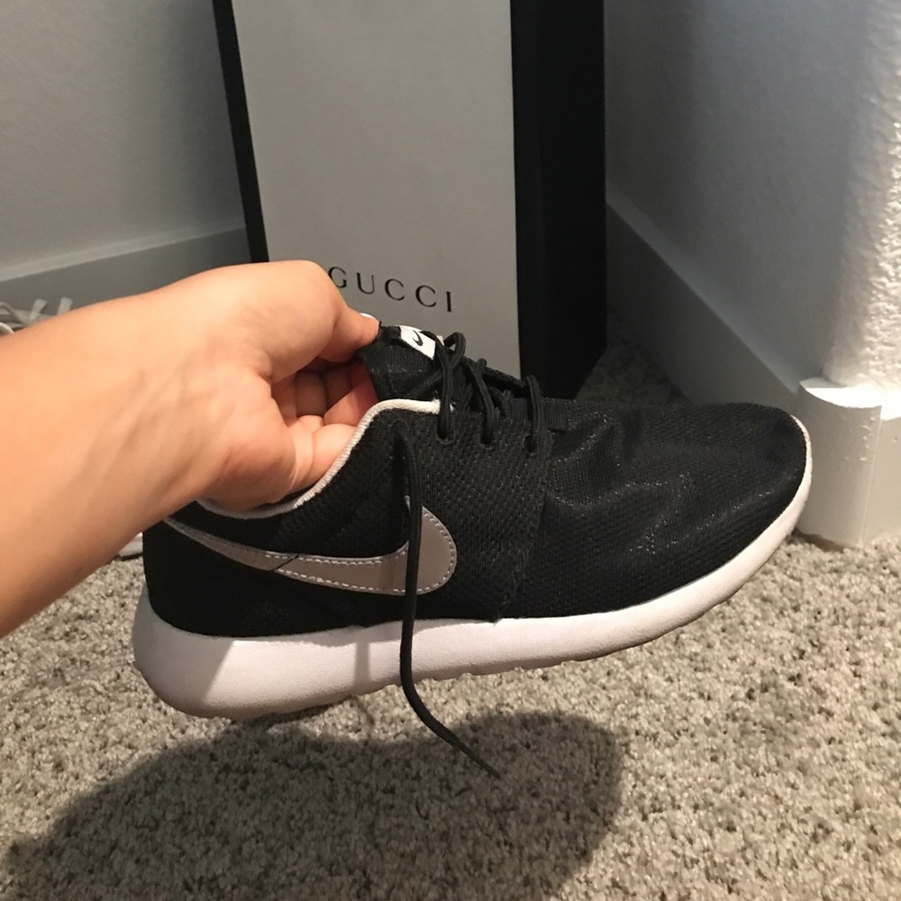 NIKE ROSHES