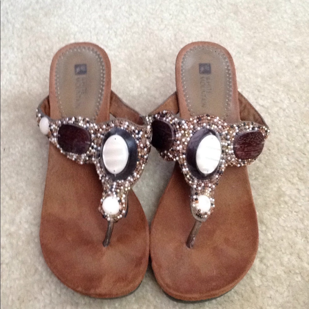 White Mountain sandals
