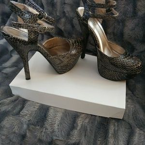 4 inch faux reptile embossed platform heels, olive