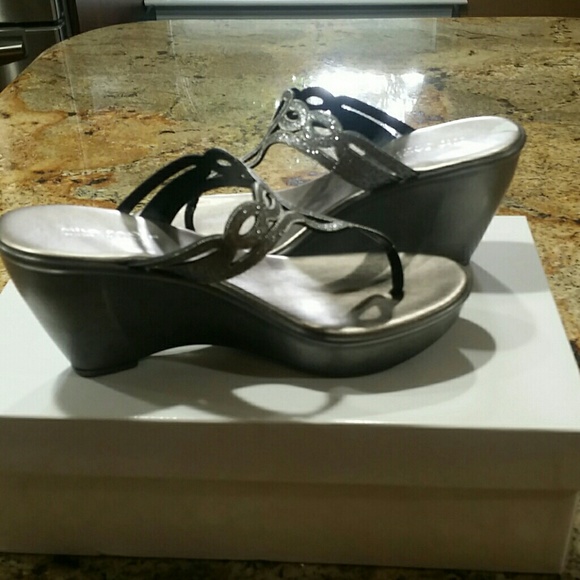 DONATED - Picture 3 of 4