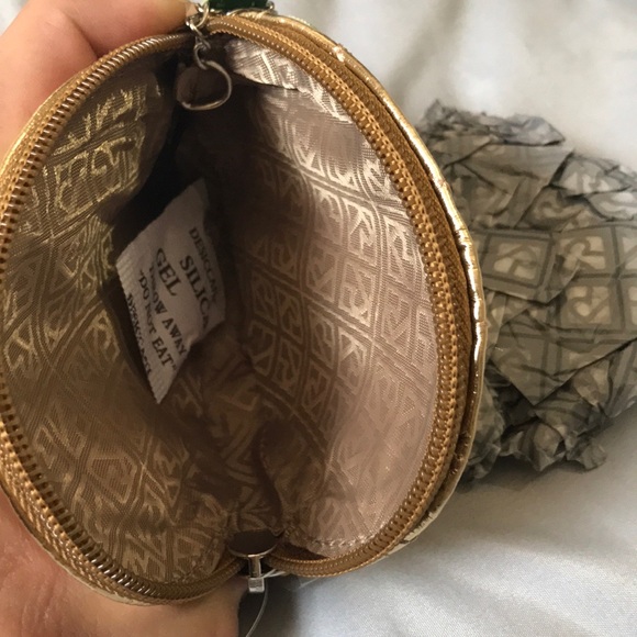 🍍 RELIC Coin Pouch 🍍 - Picture 4 of 5