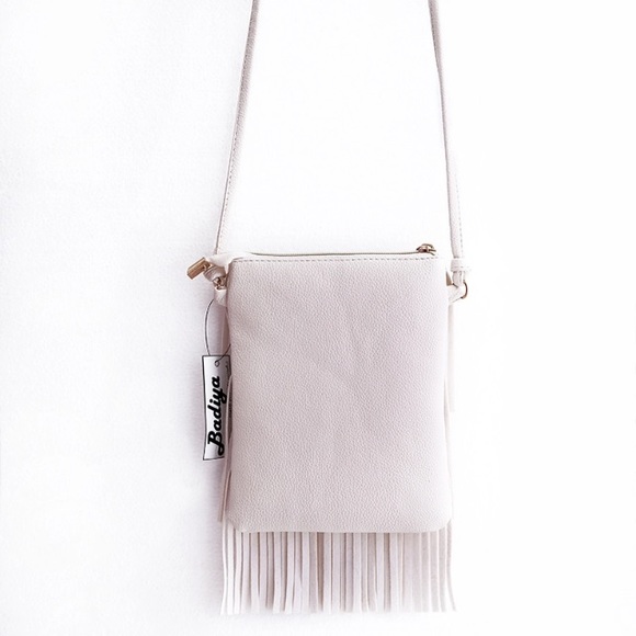 Vintage Mini Tassel Purse📿 - Picture 2 of 6