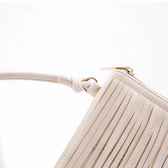 Vintage Mini Tassel Purse📿 - Picture 4 of 6